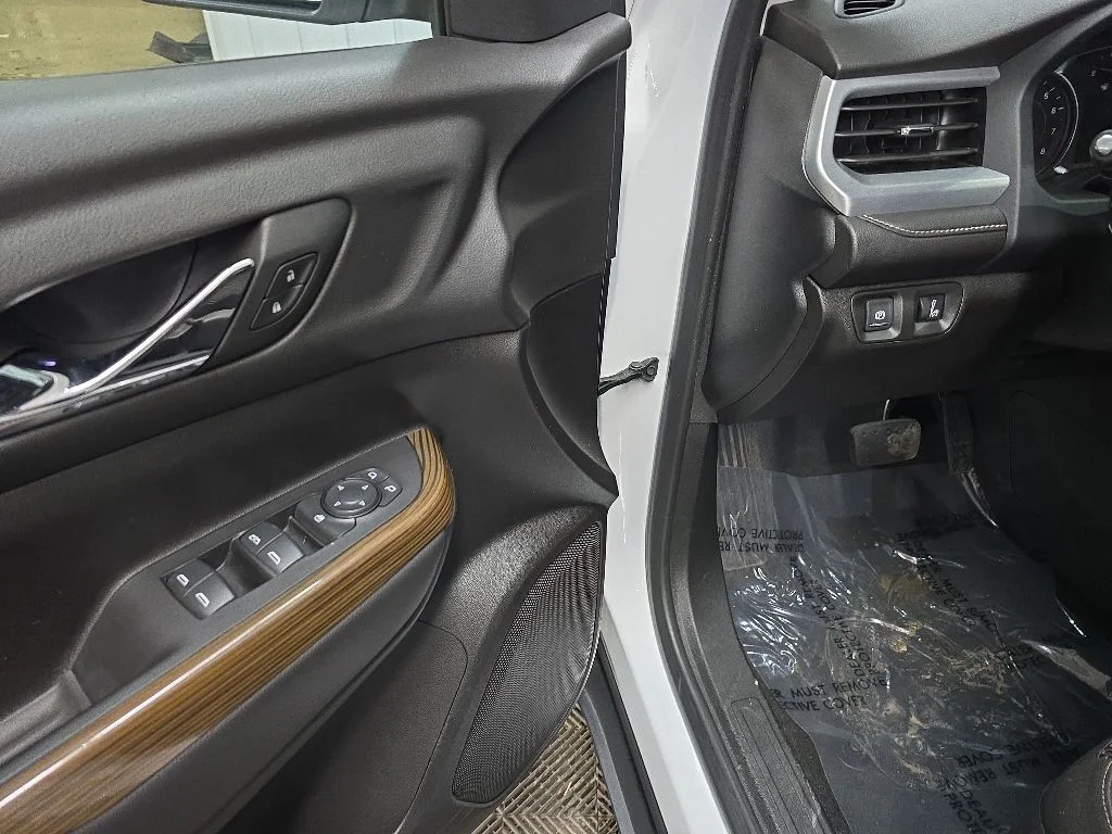 Used 2023 White GMC SLE image 26