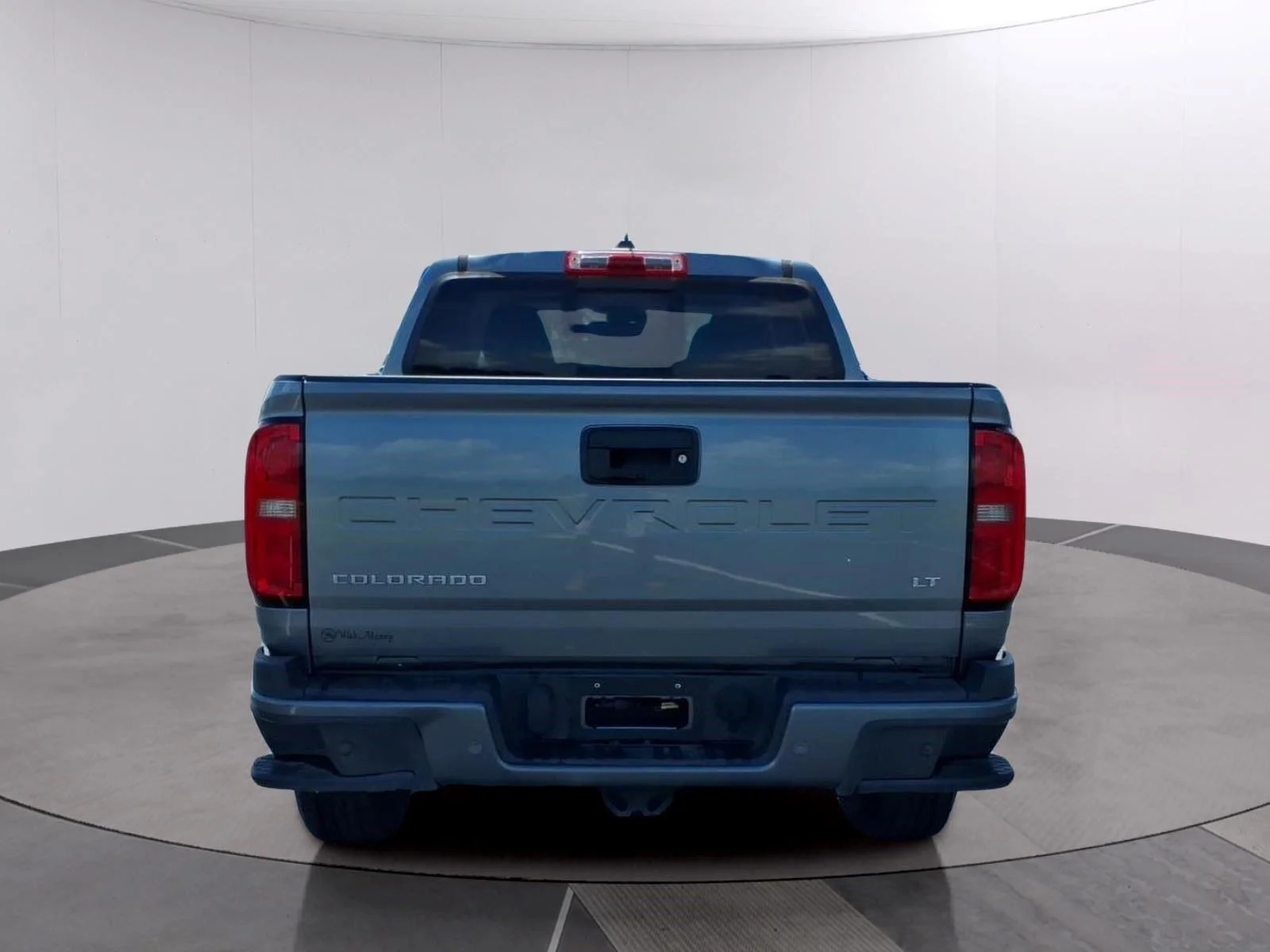 Used 2021 SATIN STEEL METALLIC Chevrolet 2WD LT image 4
