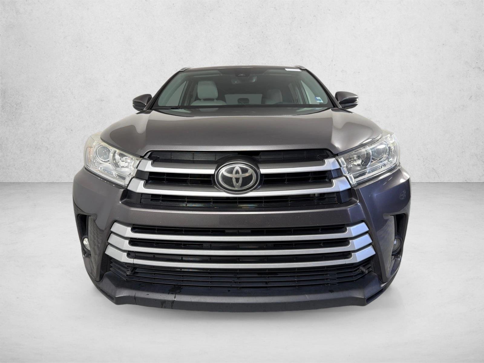 Used 2019 Predawn Gray Mica Toyota XLE image 10