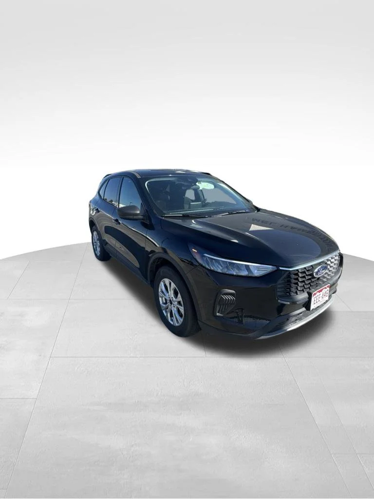 Used 2025 Agate Black Metallic Ford Active image 2