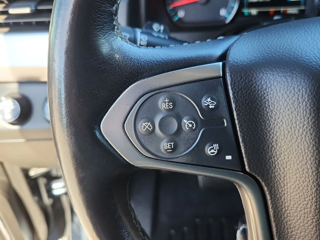 Used 2020 Gray Chevrolet LT image 25