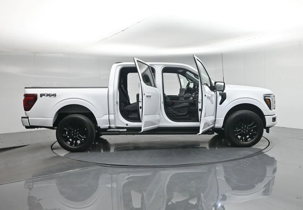 New 2026 Oxford White Ford Lariat image 4