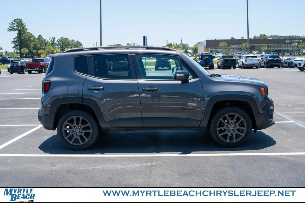Used 2016 Granite Crystal Metallic Clearcoat Jeep Latitude image 7