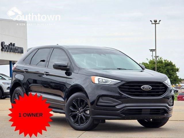 Used 2022 Black Metallic Ford SE image 1