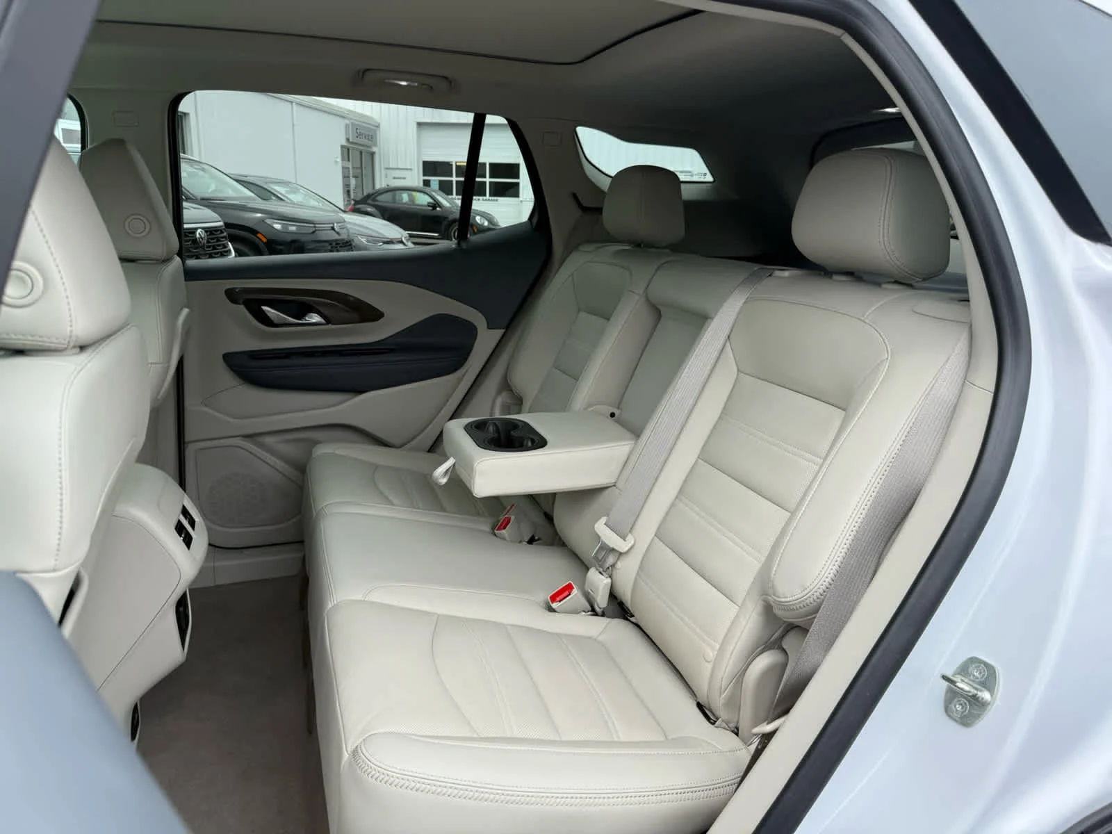 Used 2023 White Frost Tricoat GMC Denali image 17
