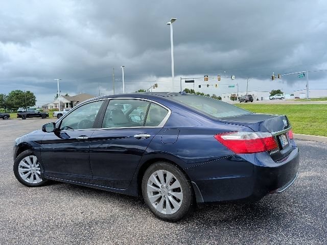 Used 2013 Still Night Pearl Honda EX-L image 23