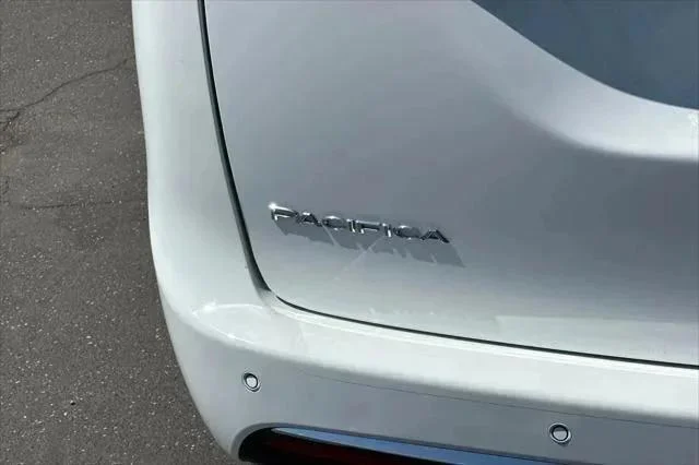 2026 Chrysler Pacifica Select - Photo 27