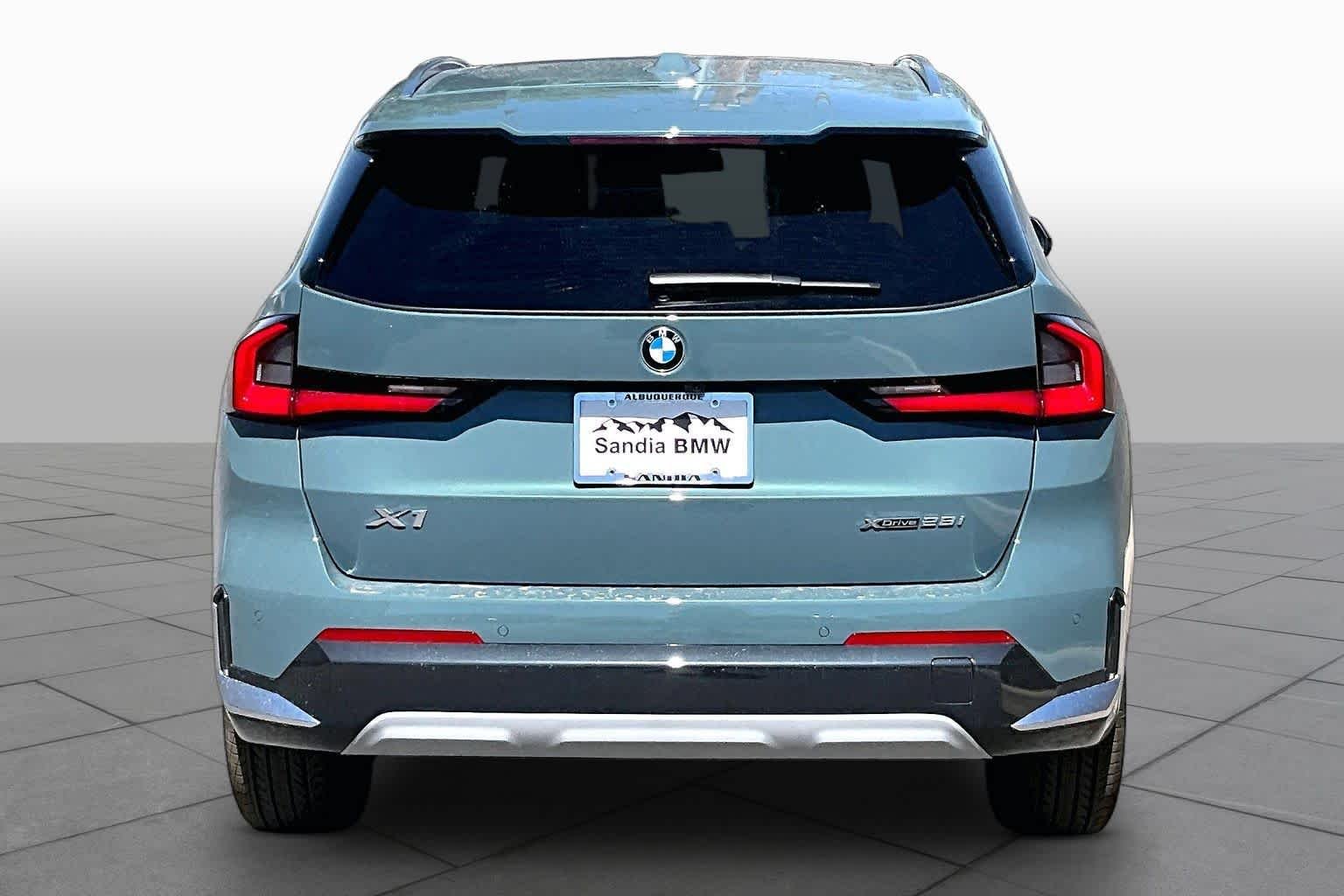 Used 2026 Cape York Green Metallic BMW xDrive28i image 4