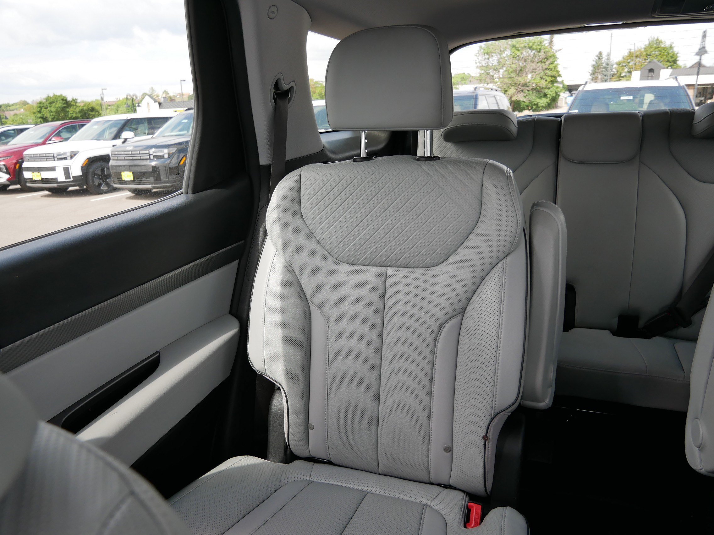 Used 2024 Typhoon Silver Hyundai SEL 7P image 12