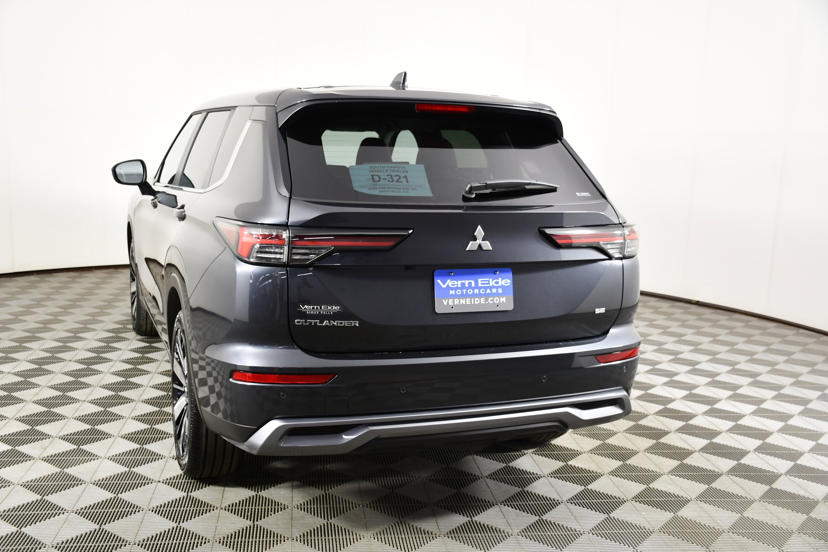 New 2026 Graphite Gray Mitsubishi SE image 7