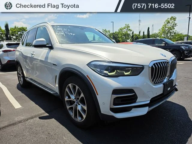 Used 2023 White Metallic BMW xDrive45e image 3