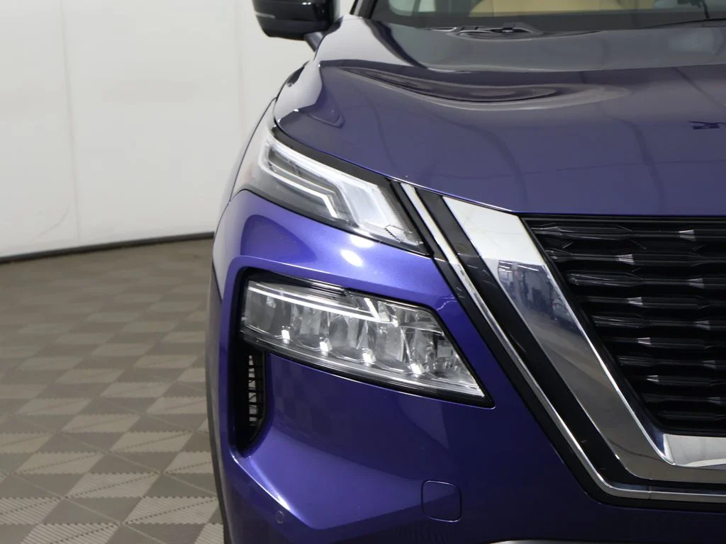 Used 2023  Nissan Platinum image 15