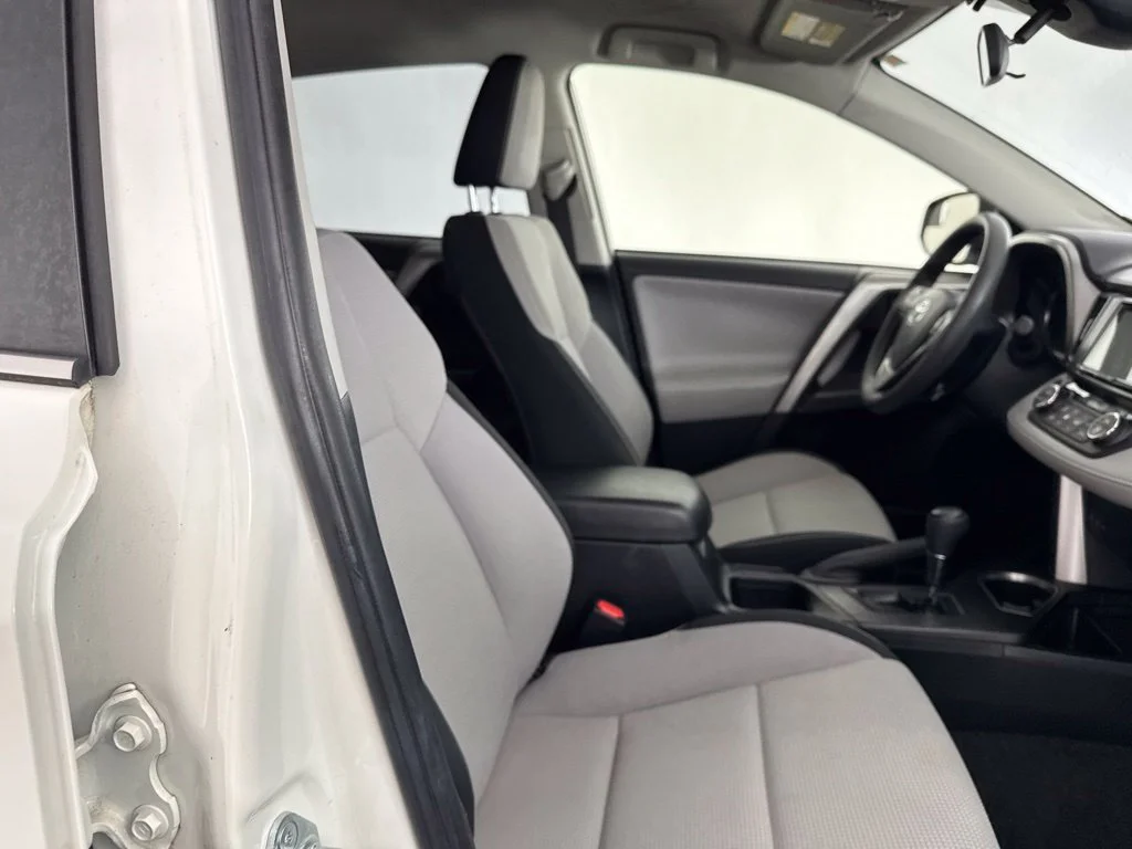Used 2018 White Toyota LE image 32