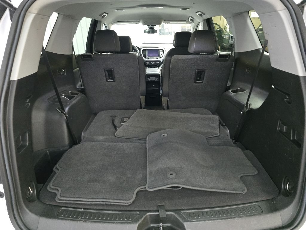 Used 2023 White GMC SLE image 11