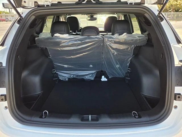 New 2026 Bright White Clear-Coat Exterior Paint Jeep Latitude image 14