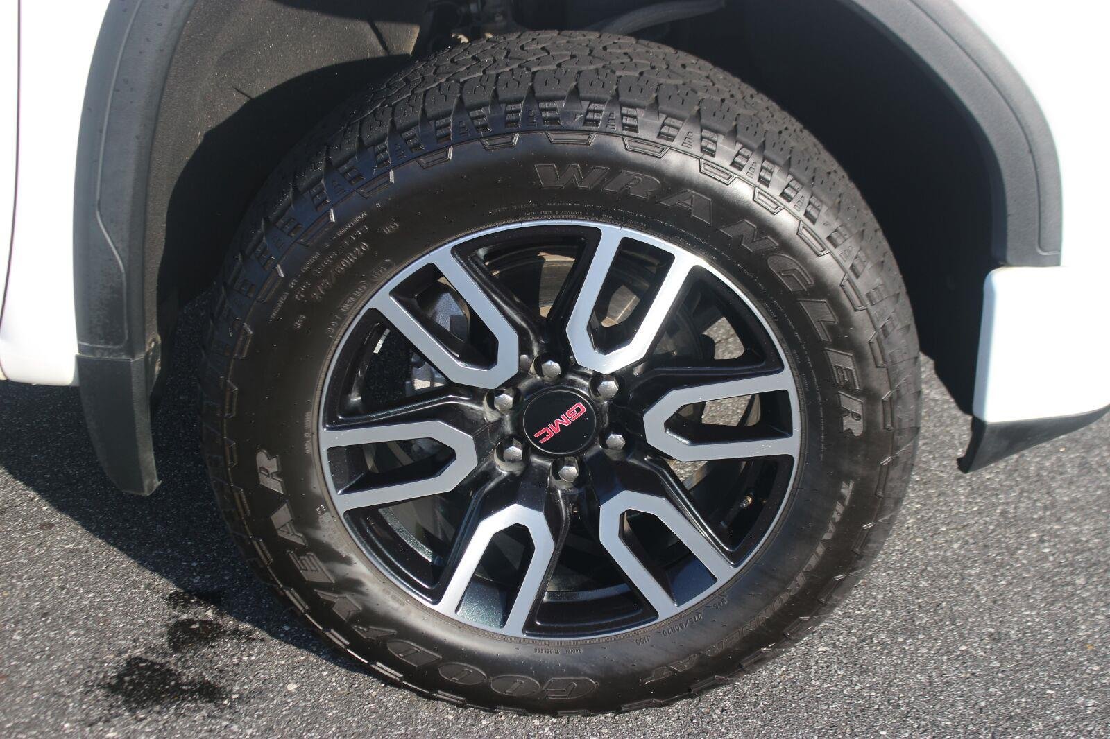 Used 2021 SUMMIT WHITE GMC AT4 image 40