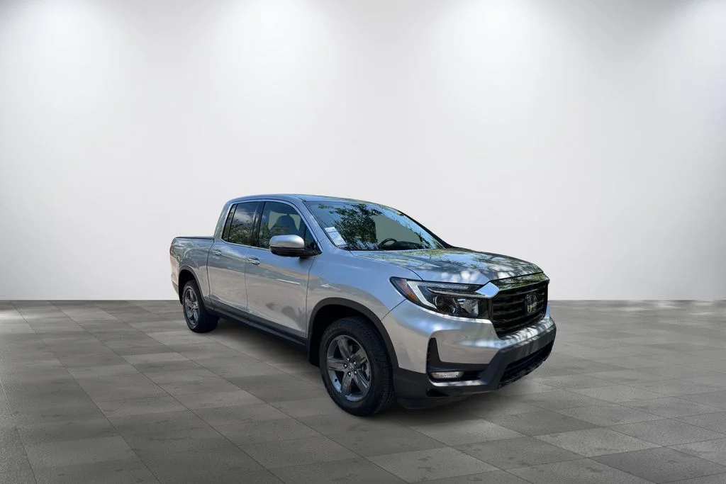 Used 2023 Lunar Silver Metallic Honda AWD RTL-E image 1