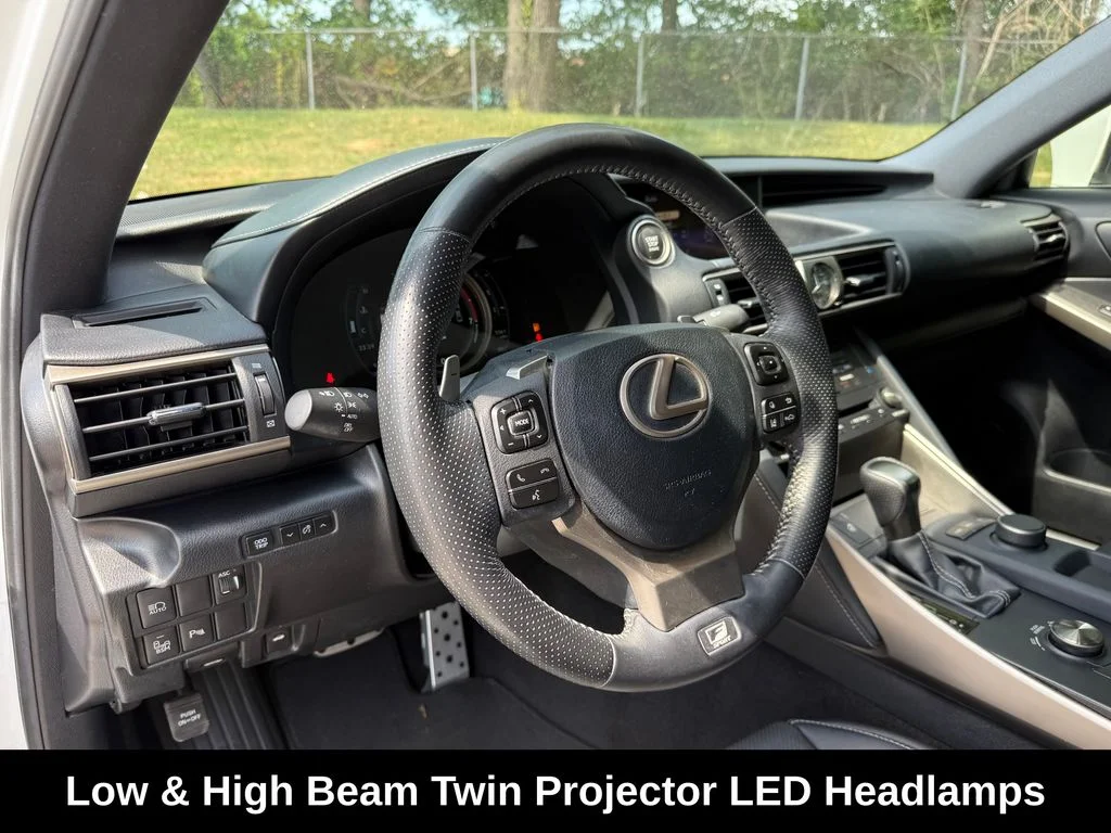 Used 2019 White Lexus 300 image 18