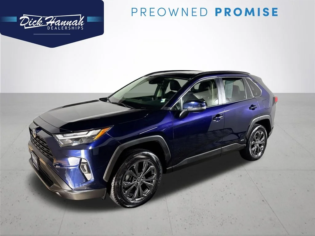 Used 2023  Toyota XLE Premium image 1