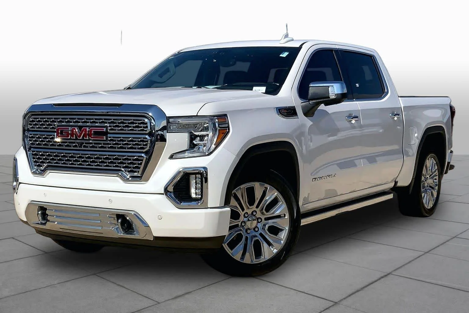 2020 GMC Sierra 4WD Crew Cab Short Box Denali's photo