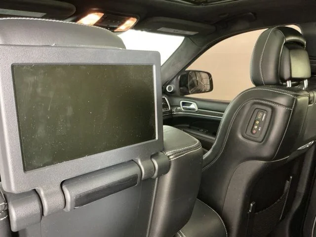 Used 2017 Diamond Black Crystal Pearlcoat Jeep SRT image 26