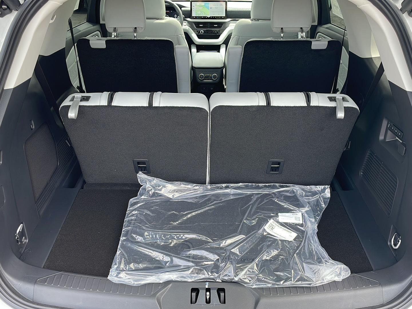 New 2026 Star White Metallic Tri-Coat Ford Platinum™ image 31