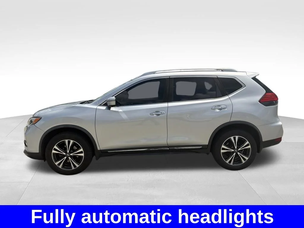 Used 2017 Silver Nissan SL image 12