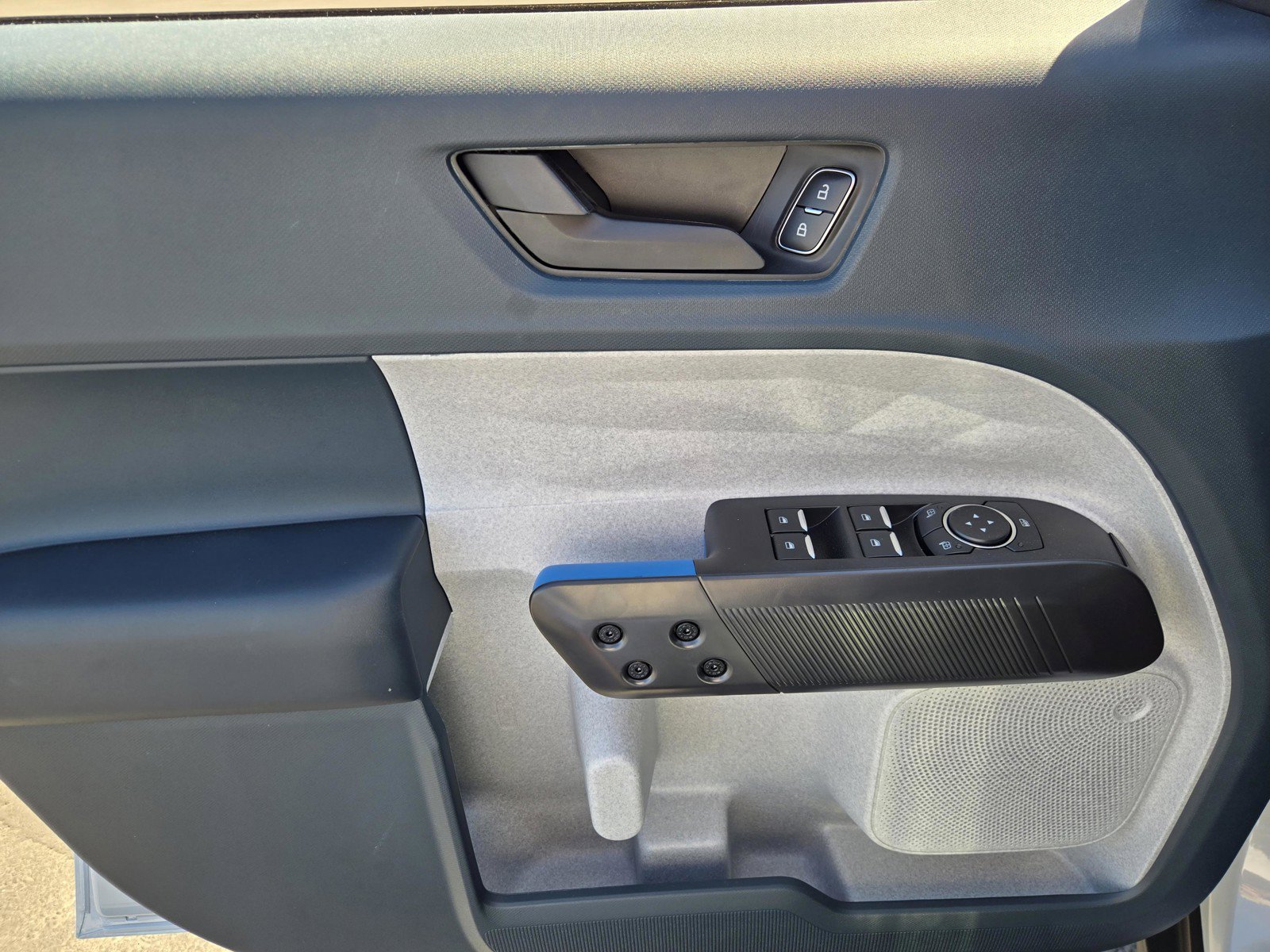 New 2026 Space White Metallic Ford XLT image 9