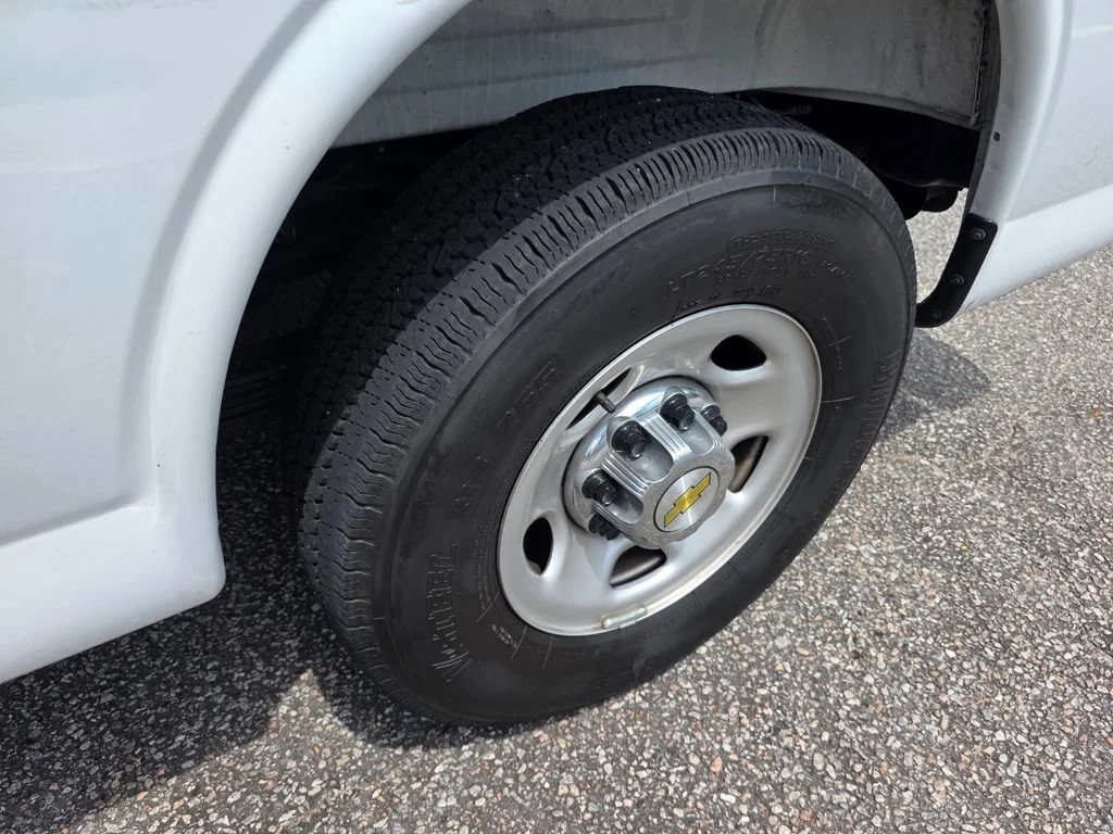 Used 2025 Summit White Chevrolet 1LT image 24