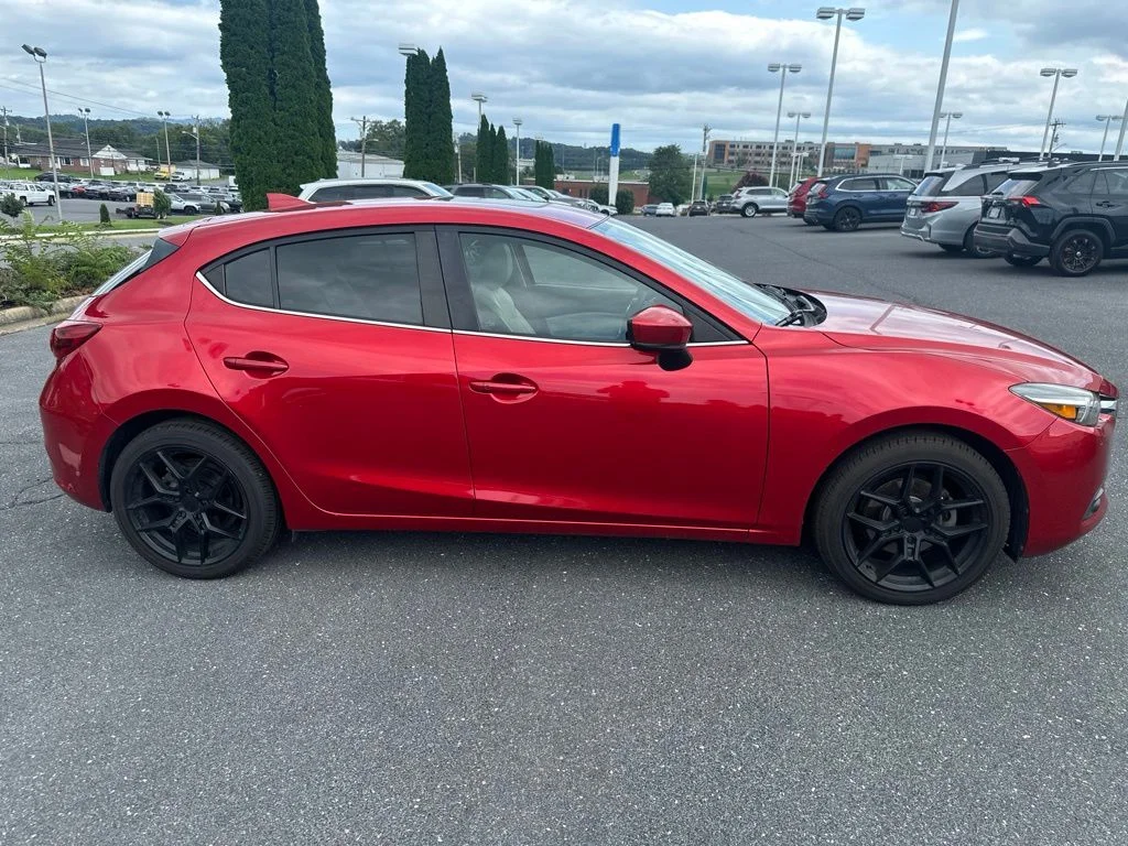 Used 2018 Red Metallic Mazda Grand Touring image 4