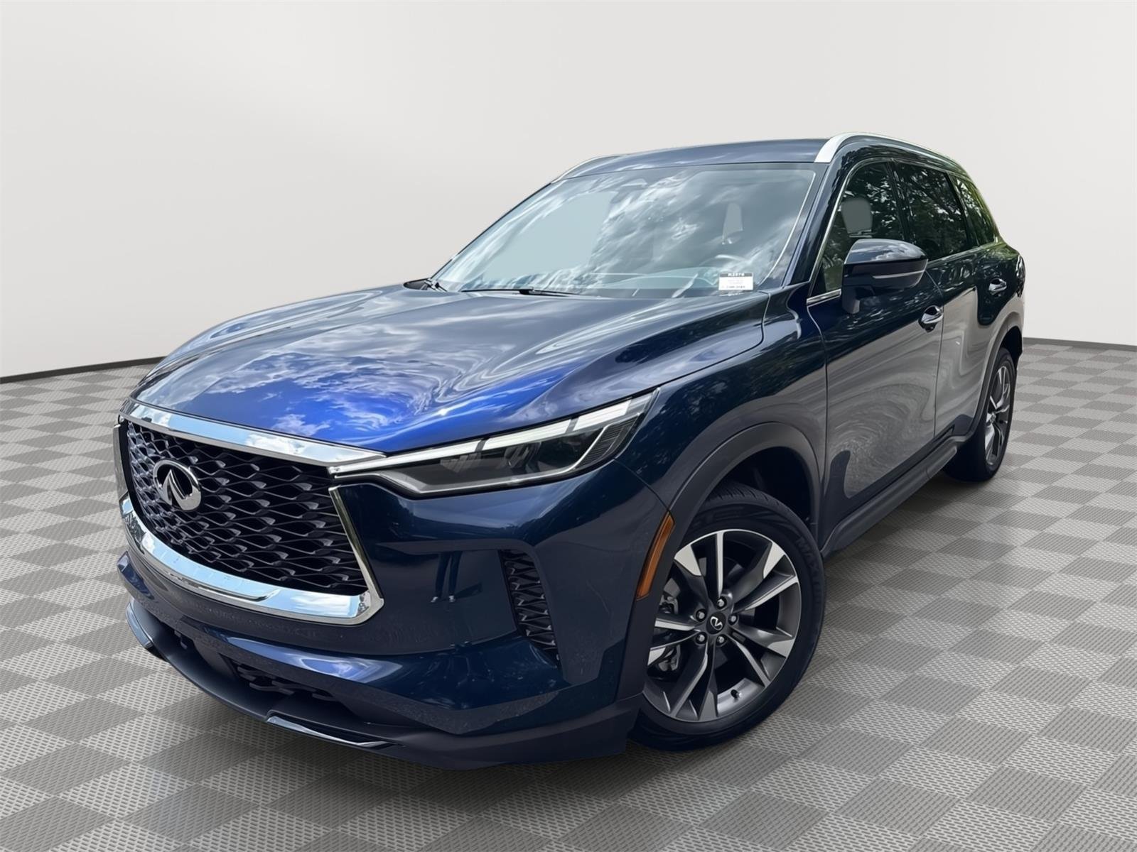 Used 2023 Grand Blue INFINITI LUXE image 2