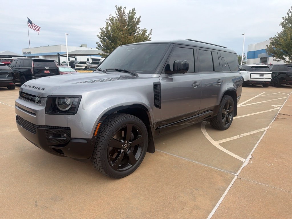 Used 2024 Gray Land Rover X-Dynamic SE image 1