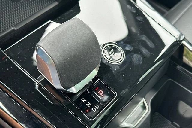 New 2026 Borasco Grey Land Rover Dynamic SE image 20