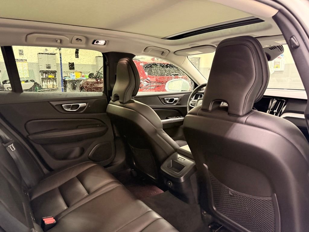 Used 2022 White Volvo  image 25