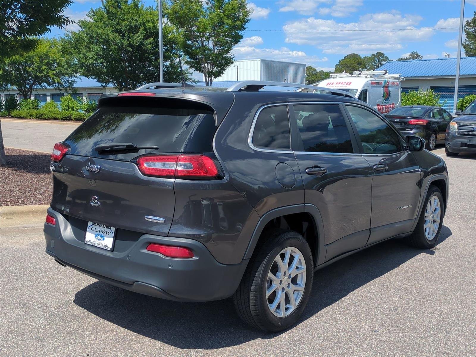 Used 2016 Granite Crystal Metallic Clearcoat Jeep Latitude image 5