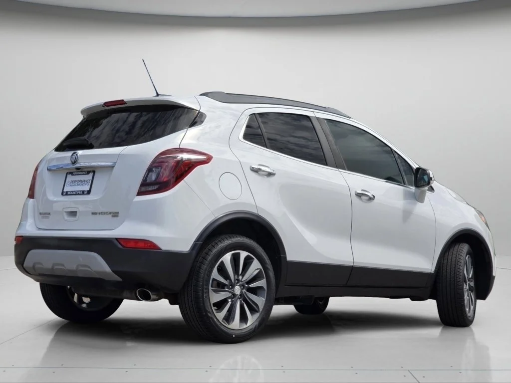 Used 2018 Summit White Buick Essence image 22