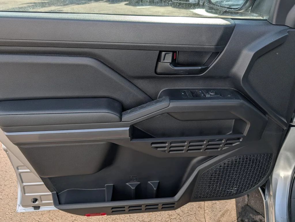2026 Toyota Tacoma SR5 - Photo 8
