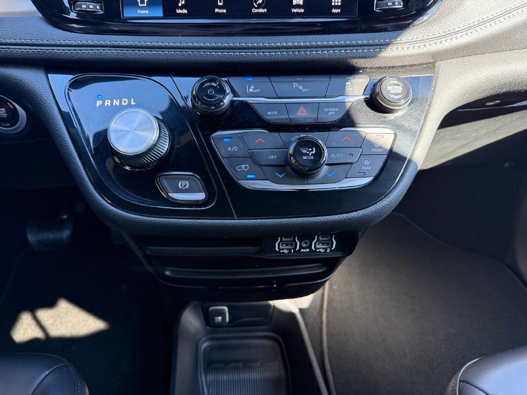 Used 2023 Red Chrysler Touring L image 23