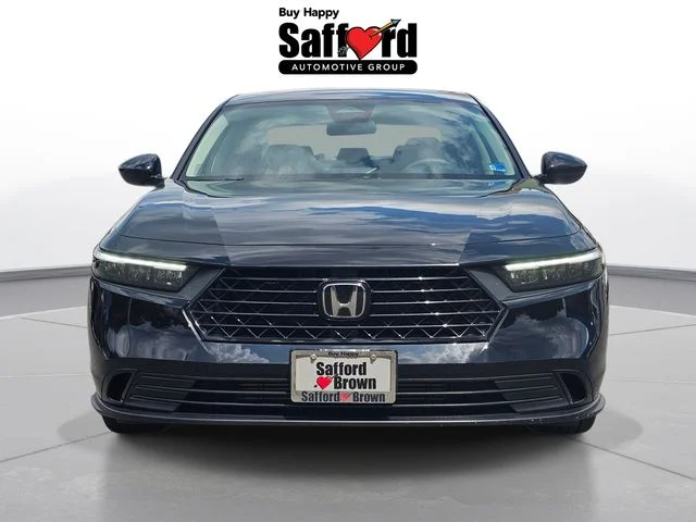 Certified Used 2025 Crystal Black Pearl Honda SE image 2