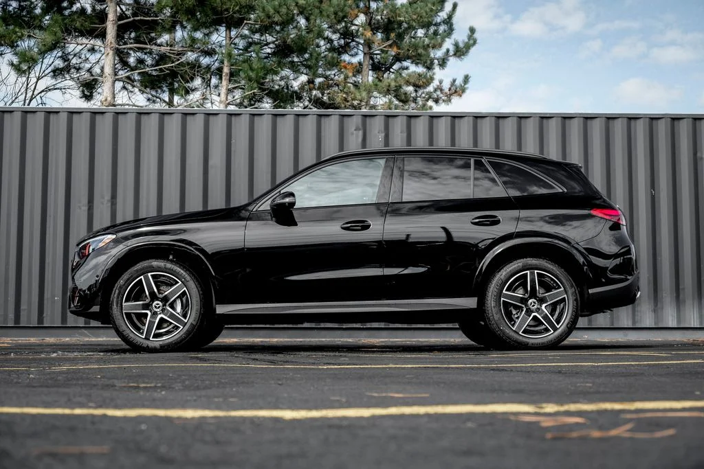 New 2027 Black Mercedes-Benz GLC 300 image 3