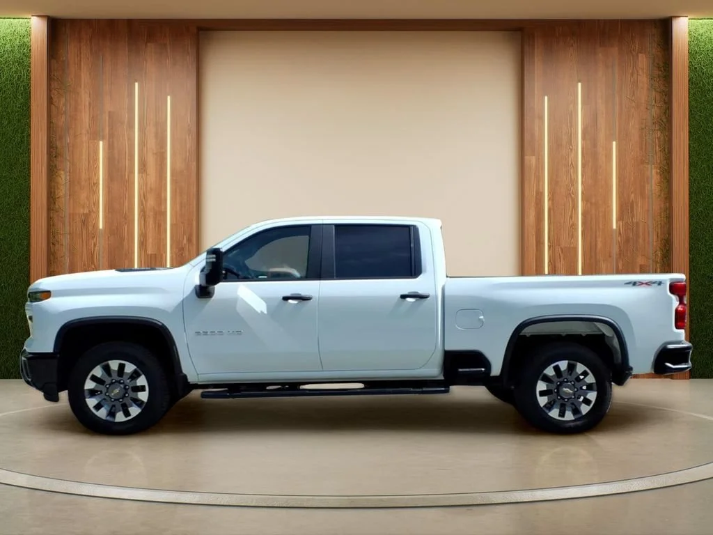 Used 2024 Summit White Chevrolet Custom image 28