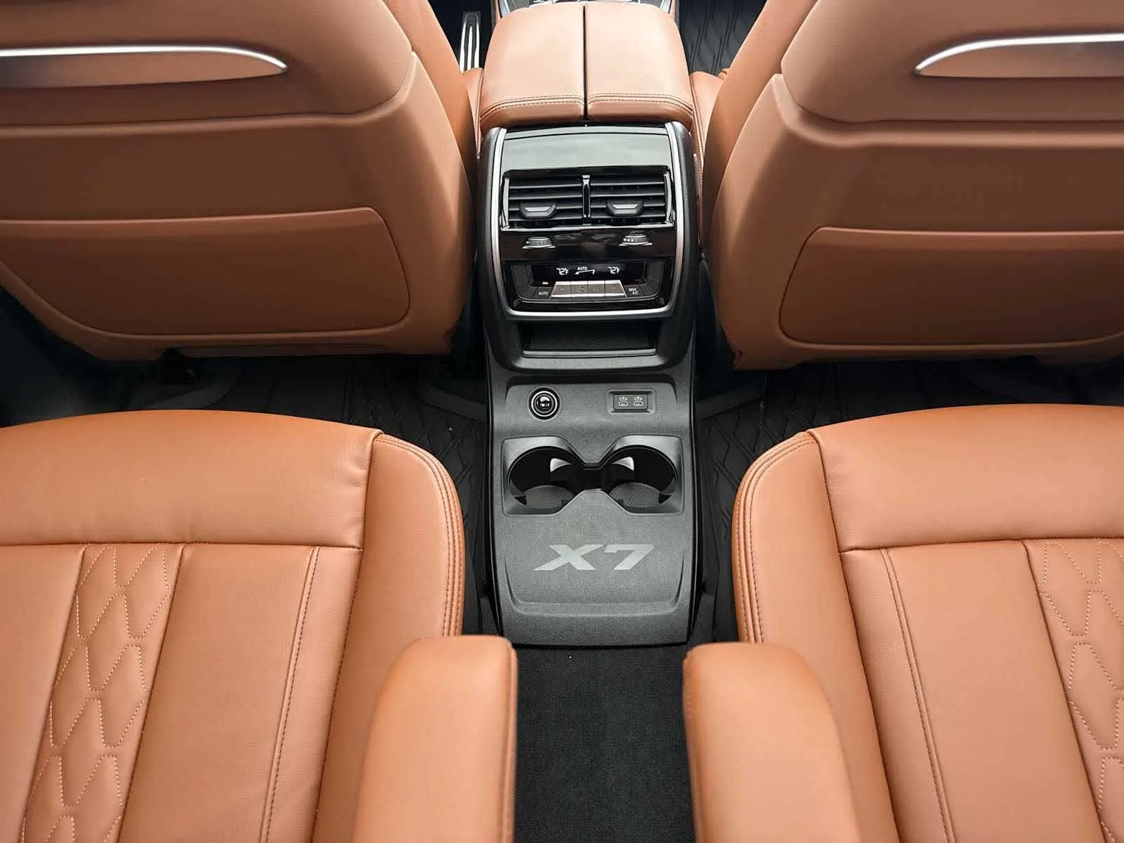 New 2026 Skyscraper Grey Metallic BMW M60i image 39