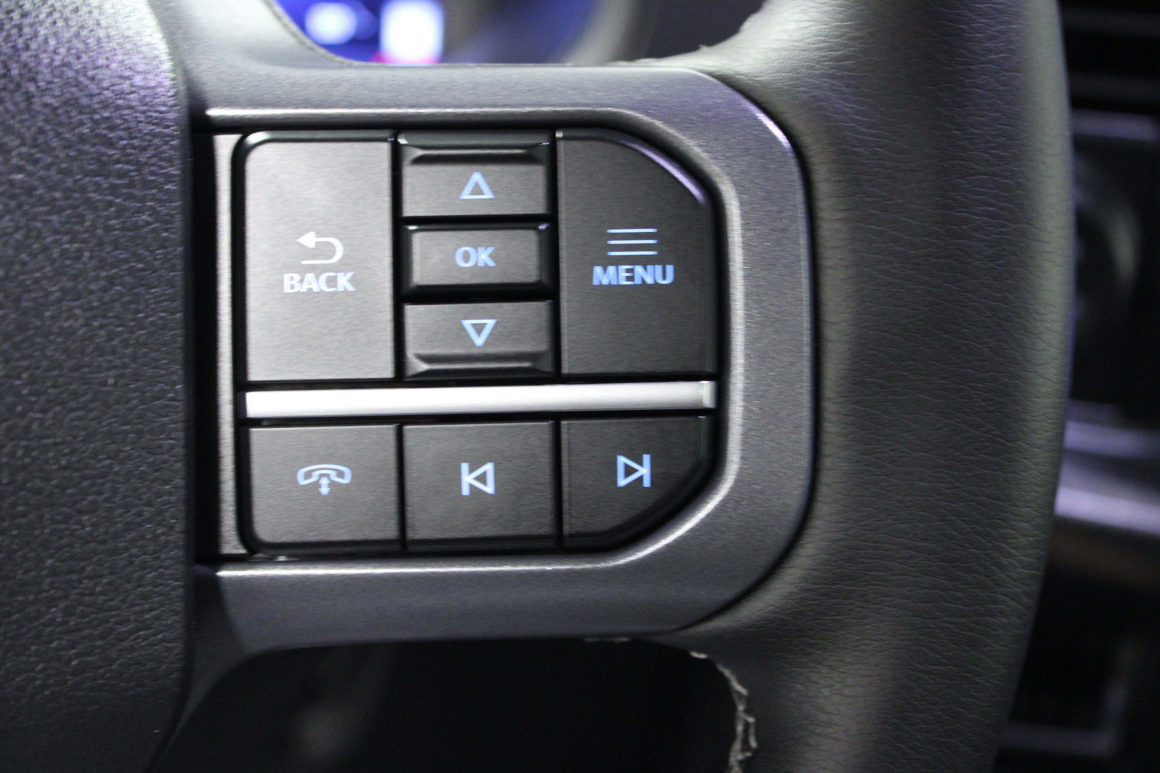Used 2025 Space White Metallic Ford LARIAT image 23