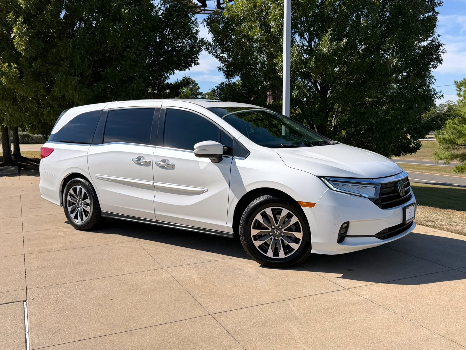 Certified Used 2022 Platinum White Pearl Honda EX-L image 1