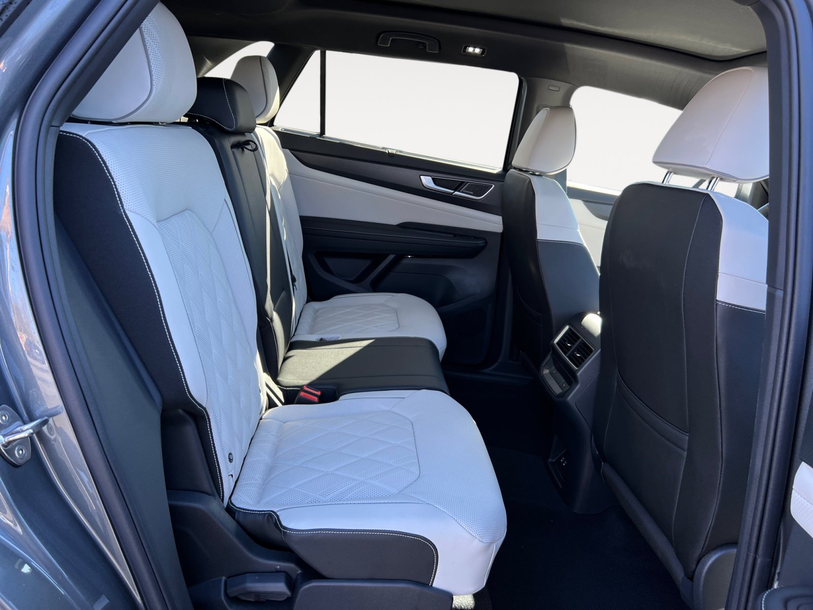 New 2025 Platinum Gray Volkswagen 2.0T SEL Premium R-Line image 18