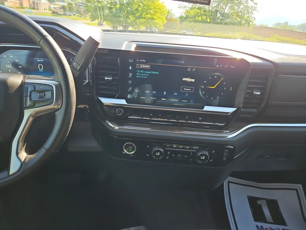 2023 Chevrolet Silverado 1500 LT - Photo 18
