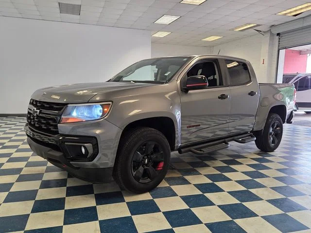 Used 2021 Gray Chevrolet LT image 3