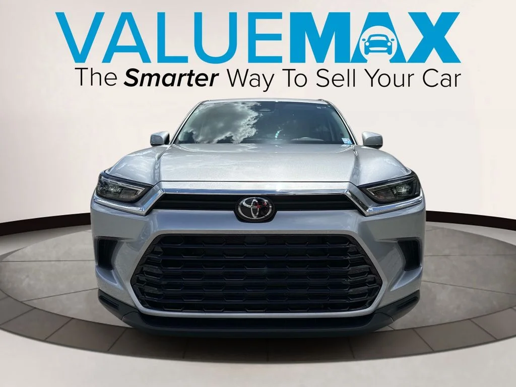 Used 2025 Silver Toyota XLE image 9