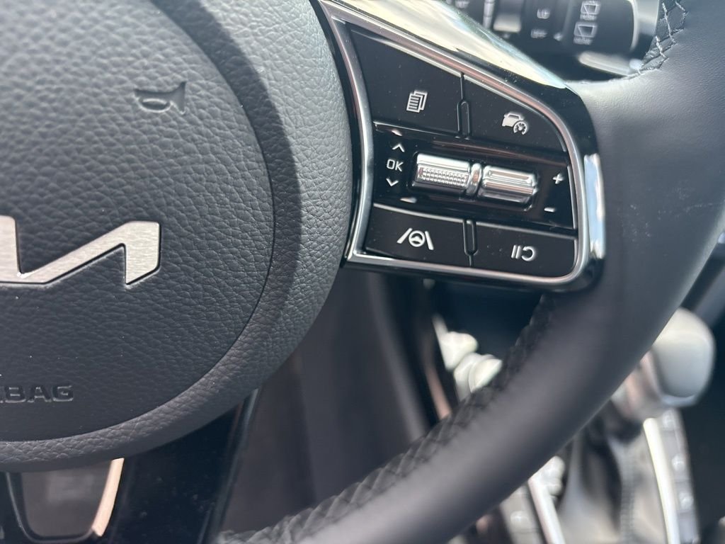 Used 2024 White Kia SX image 18