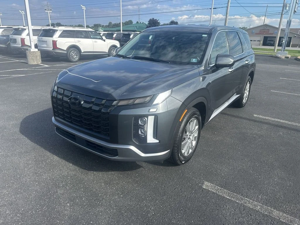 Used 2023 Gray Hyundai SE image 4